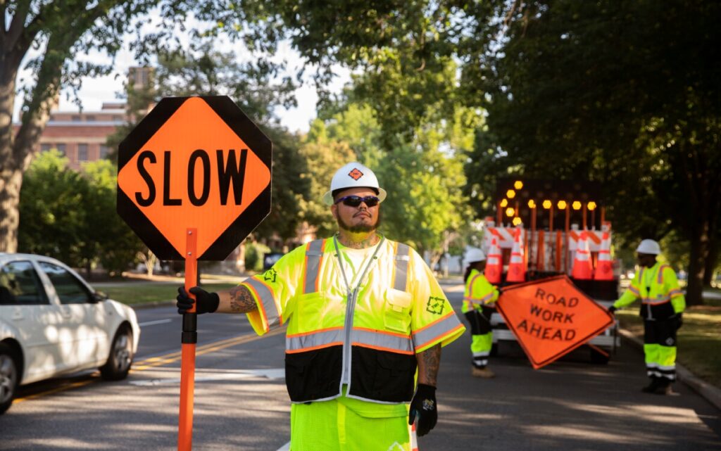 5 Benefits of Using Services from a Professional Traffic Control Company