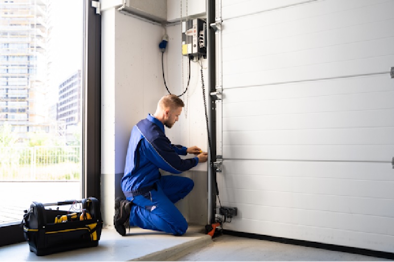 7 Benefits of Hiring a Garage Door Repair Company